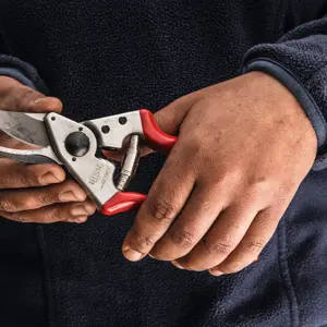 Felco Model 16 Secateurs - Medium Left Hand - image 2